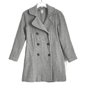 GAP women's coat. Gray. Short length. Size 8 fits size M. Warm